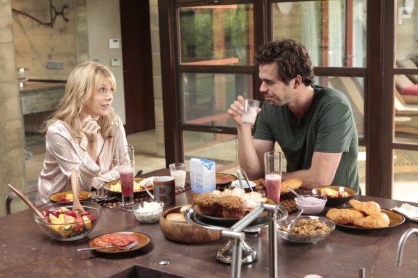 David Walton and Mary Elizabeth Ellis in Идеальные пары (2010)