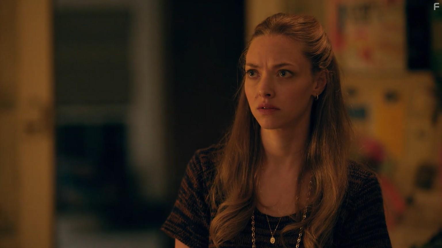 Amanda Seyfried in Things Heard & Seen (2021)