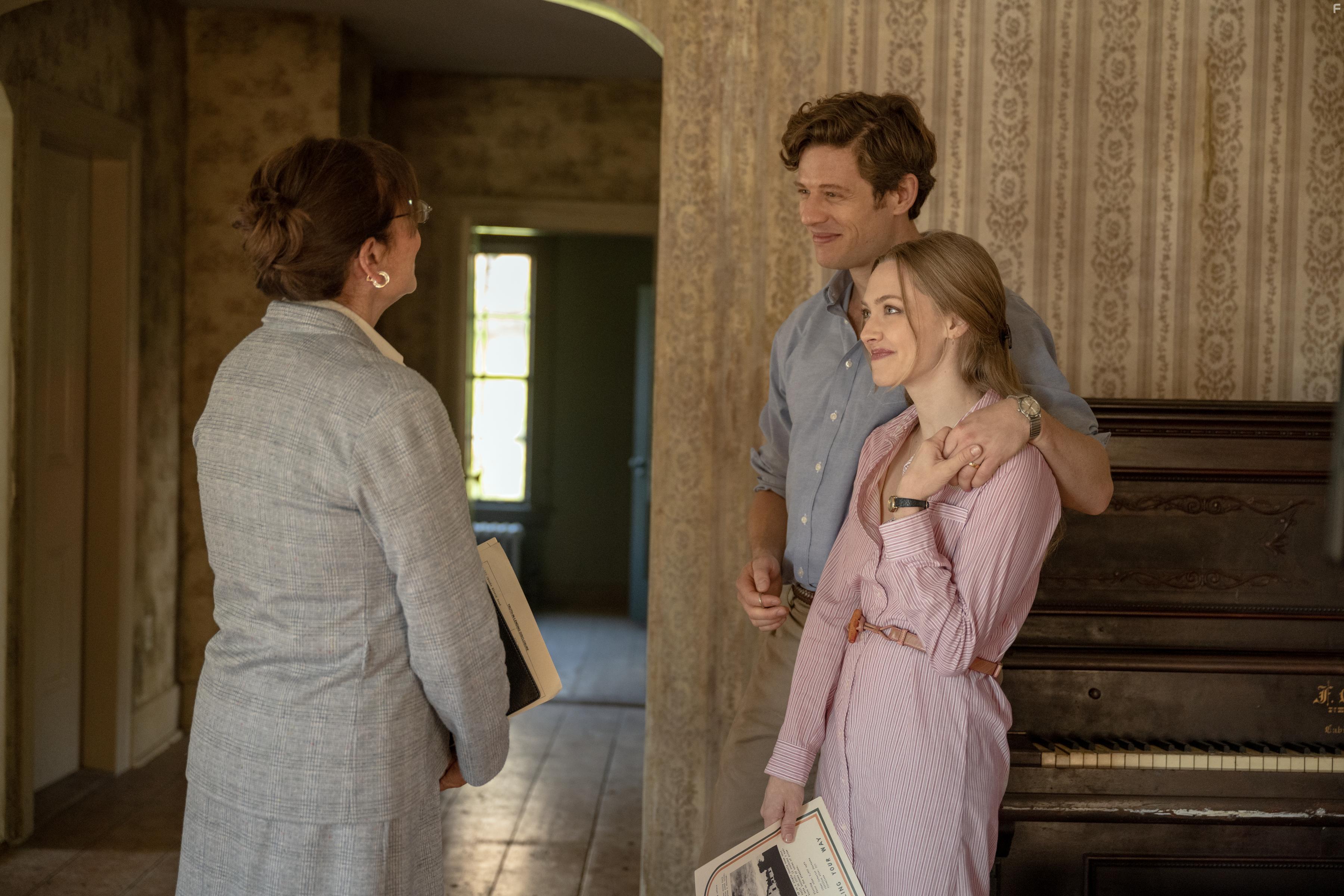 Amanda Seyfried and James Norton in Things Heard & Seen (2021)