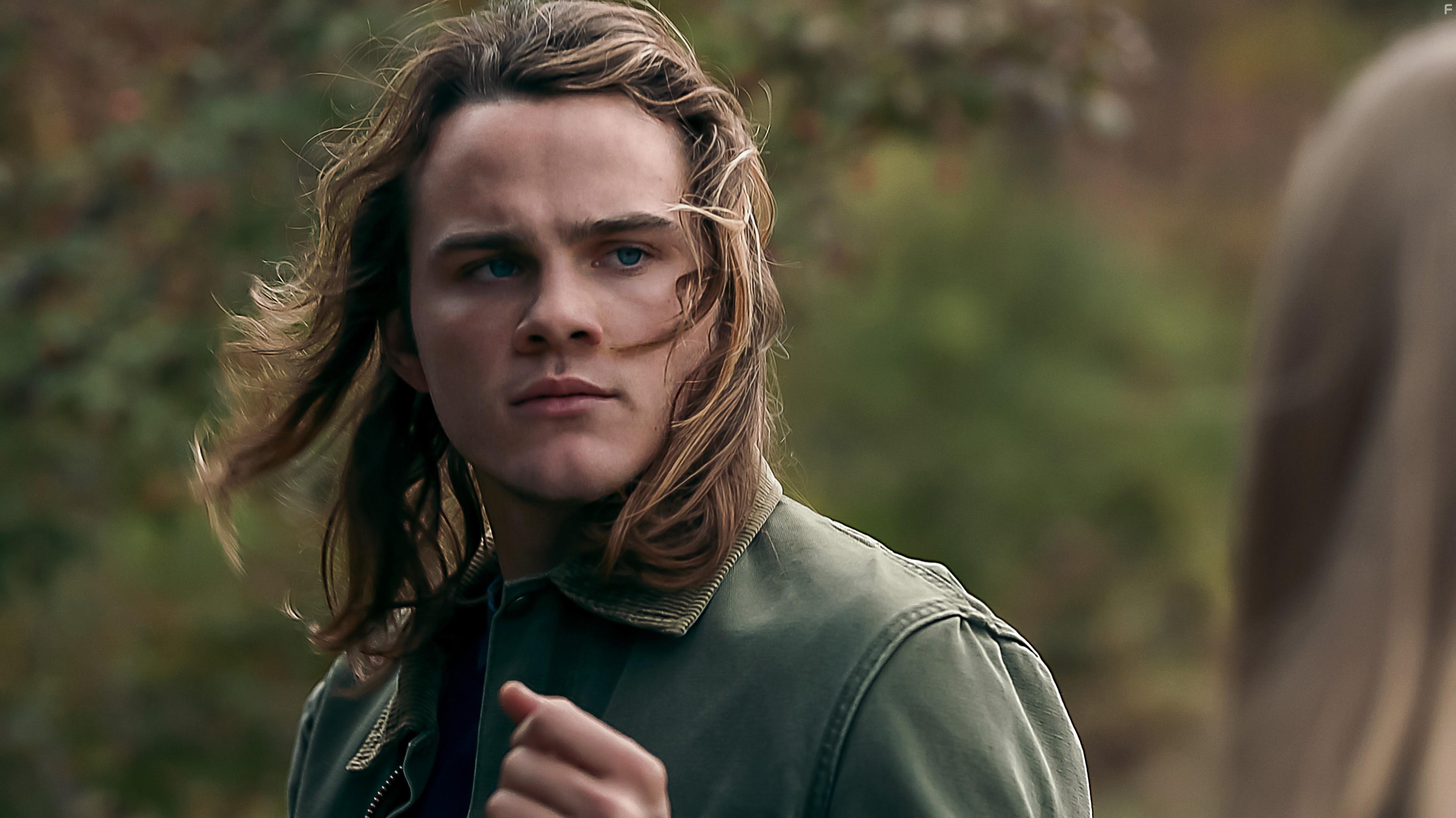 Alex Neustaedter in Things Heard & Seen (2021)