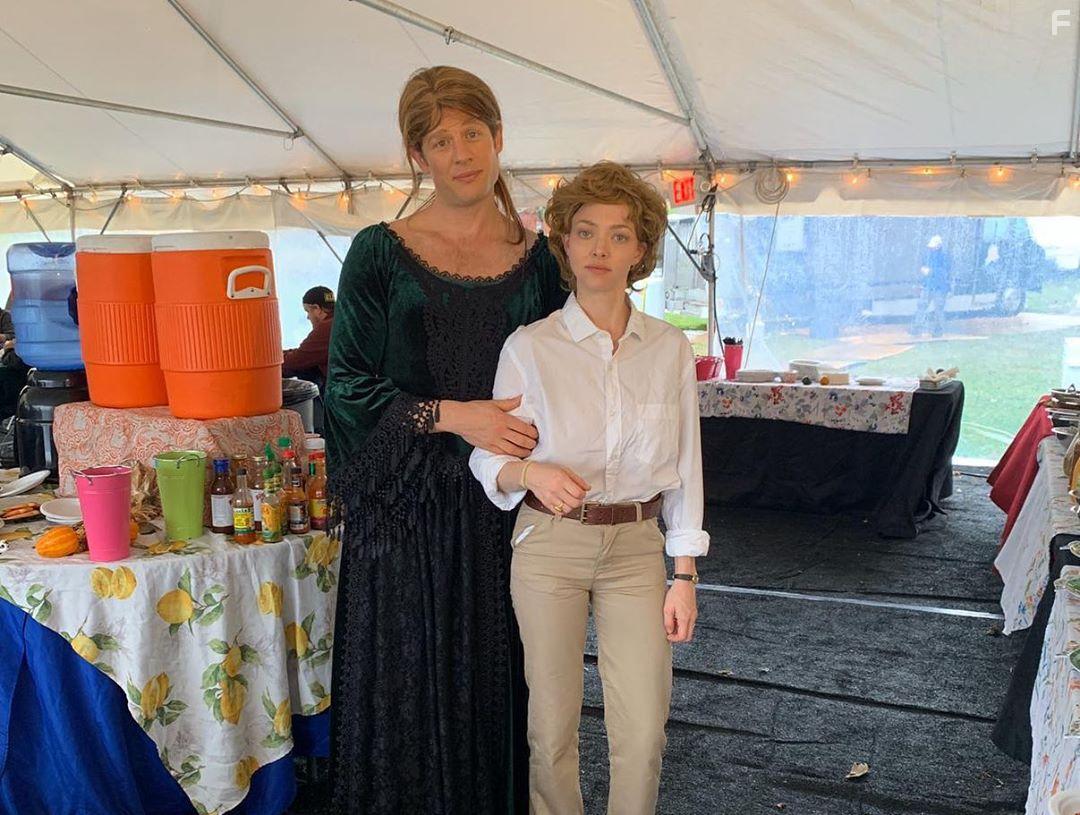 Amanda Seyfried and James Norton in Things Heard & Seen (2021)