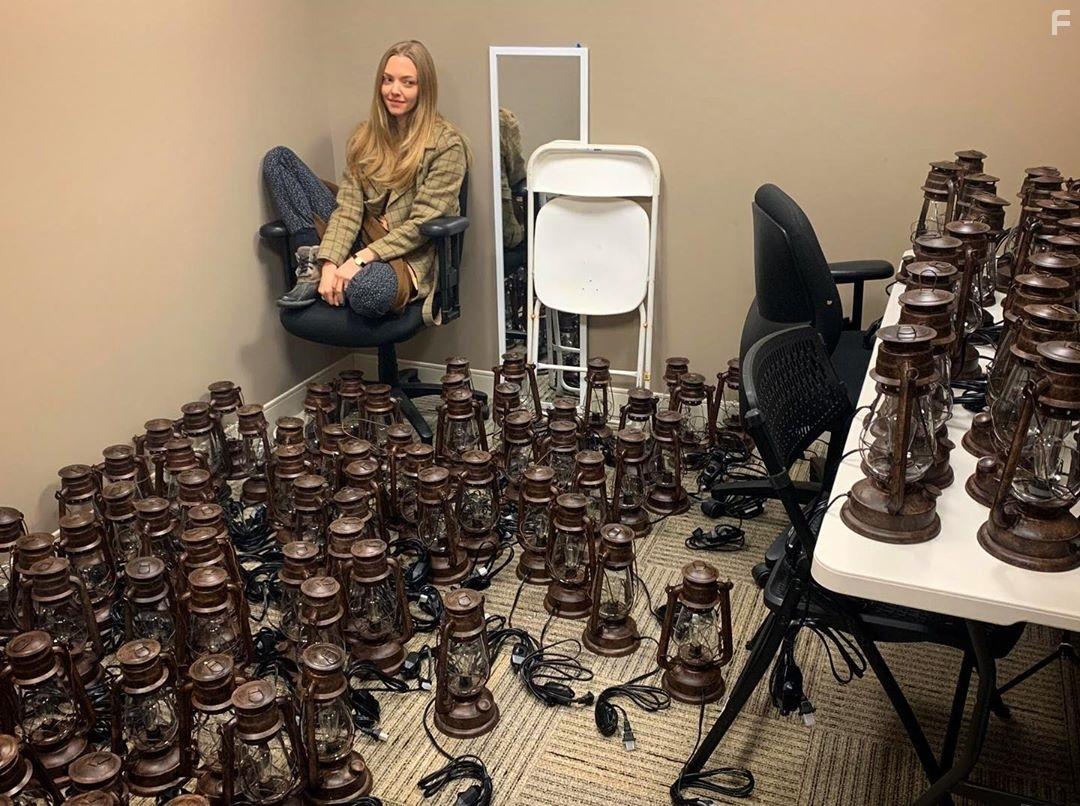 Amanda Seyfried in Things Heard & Seen (2021)