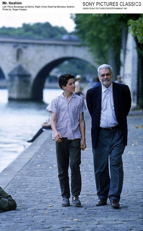 Omar Sharif and Pierre Boulanger in Мсье Ибрагим и цветы Корана (2003)