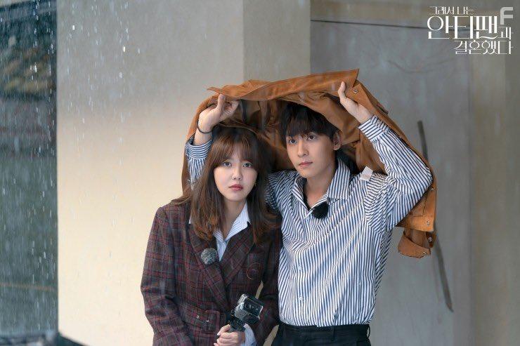 Sooyoung Choi and Choi Tae-Joon in Geuraeseo Naneun Antipaengwa Gyeolhonhaetda (2021)