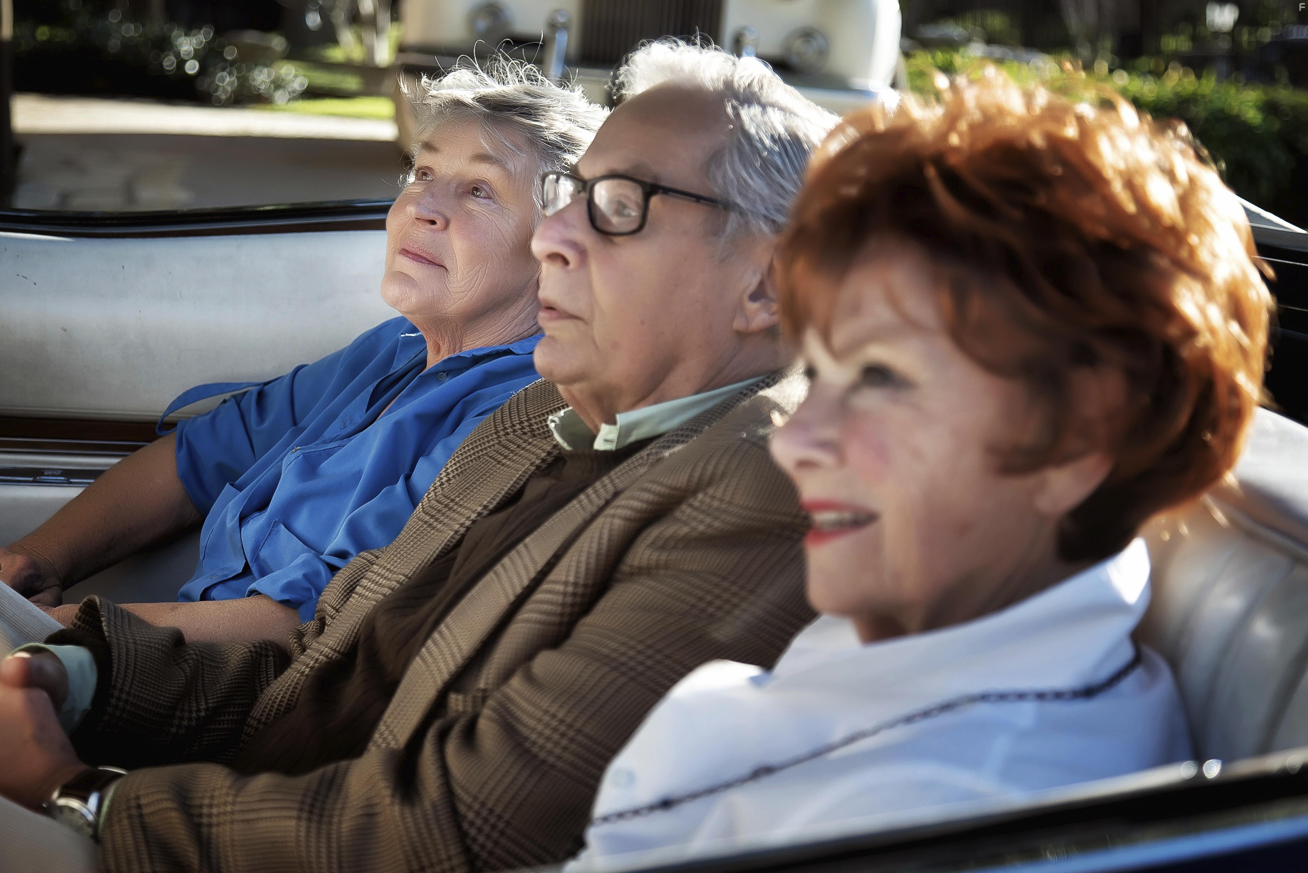 Marion Ross, Mark Rydell, and Helen Reddy in Senior Entourage (2021)