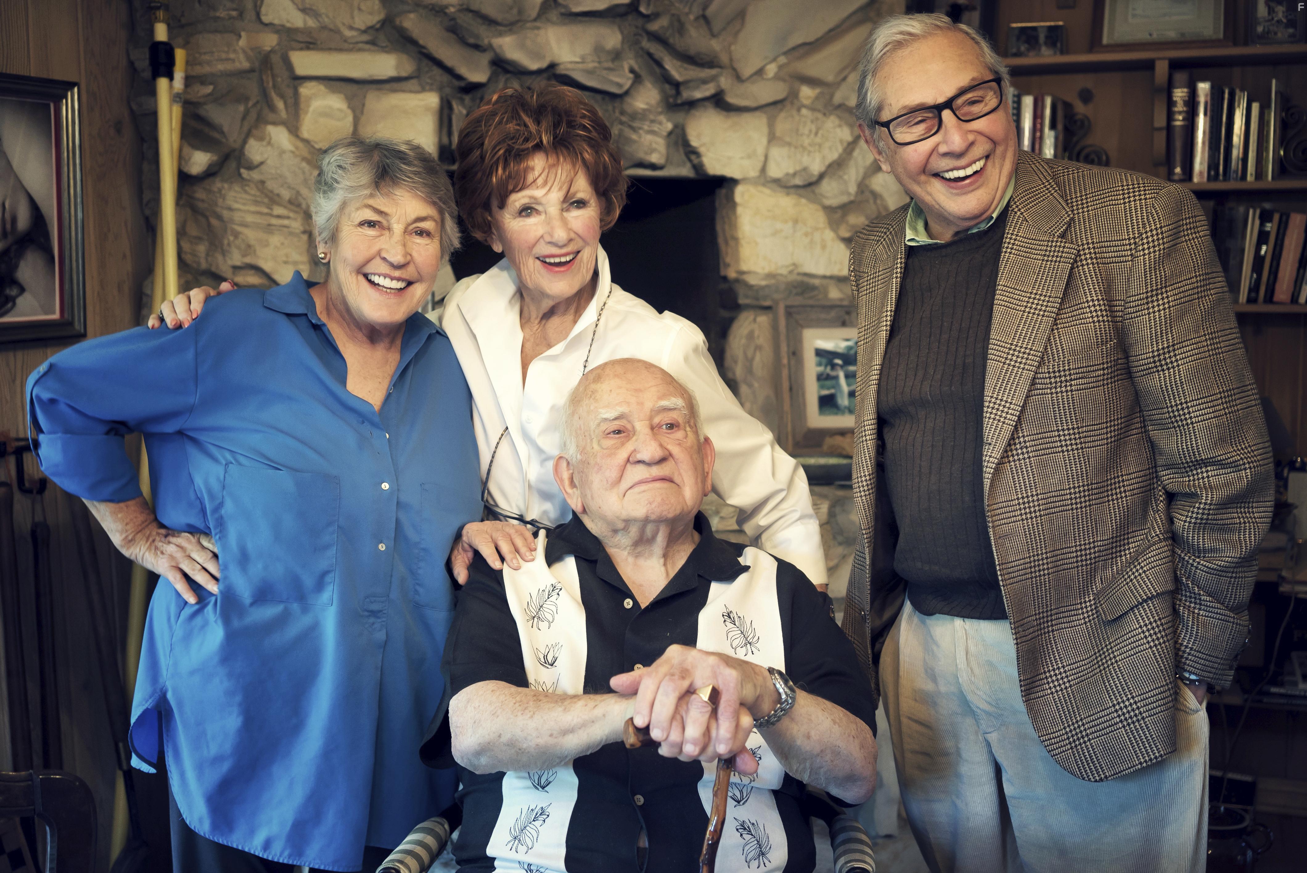 Edward Asner, Marion Ross, Mark Rydell, and Helen Reddy in Senior Entourage (2021)
