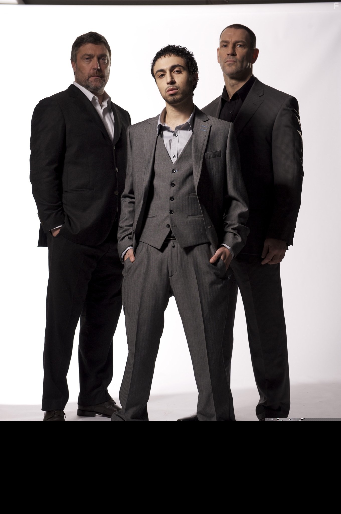 Adam Deacon, Dave Legeno, and Vincent Regan in Связанные кровью (2010)