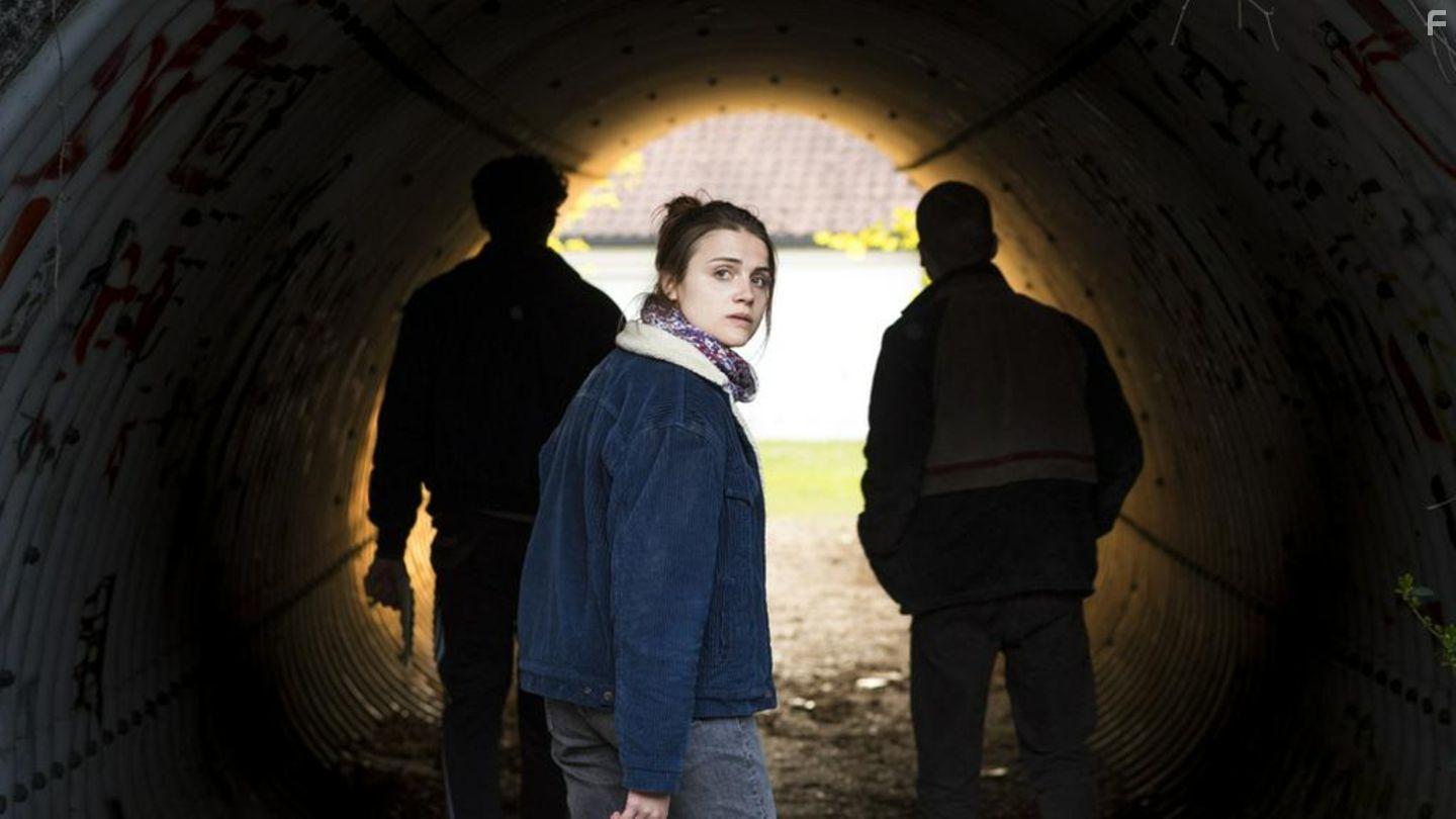 Mala Emde, Noah Saavedra, and Tonio Schneider in Und morgen die ganze Welt (2020)