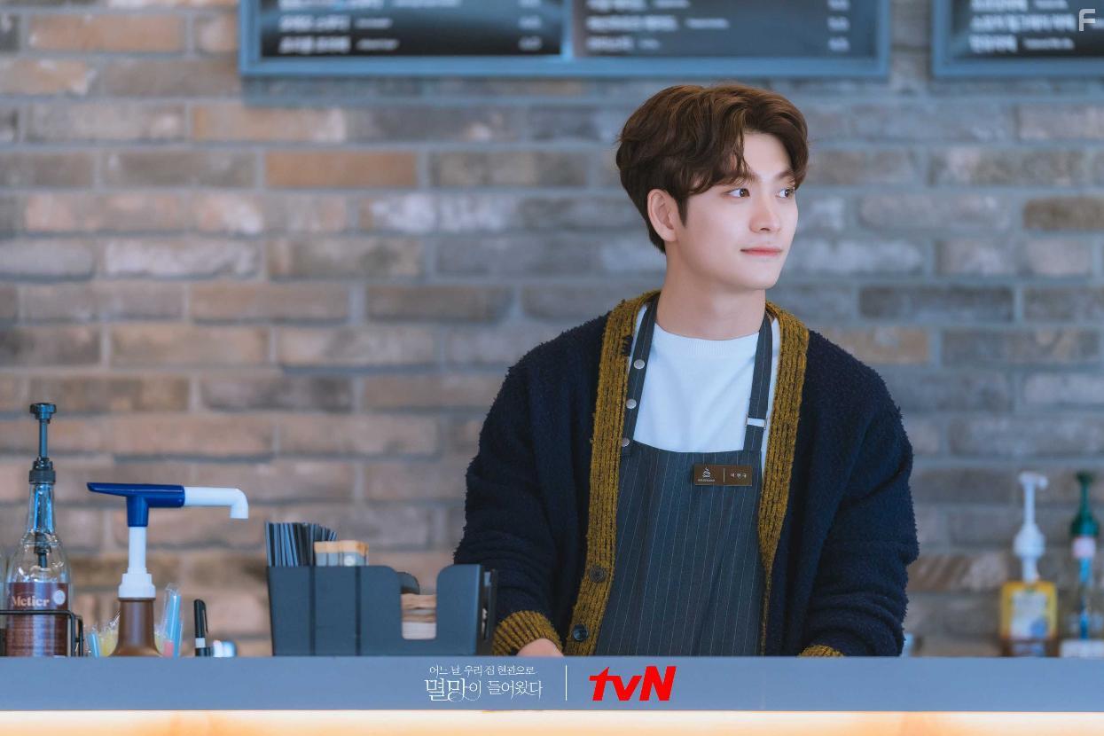 Tae-oh Kang in Eoneu Nal Uri Jib Hyeongwaeuro Myeolmangyi Deuleowassda (2021)