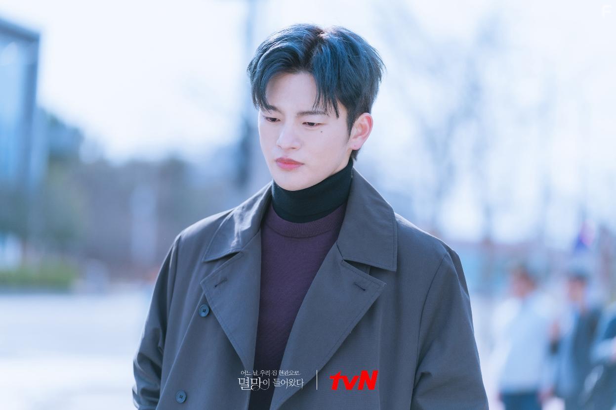 Seo In-Guk in Eoneu Nal Uri Jib Hyeongwaeuro Myeolmangyi Deuleowassda (2021)