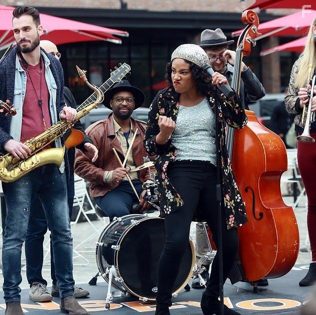 Здесь сегодня