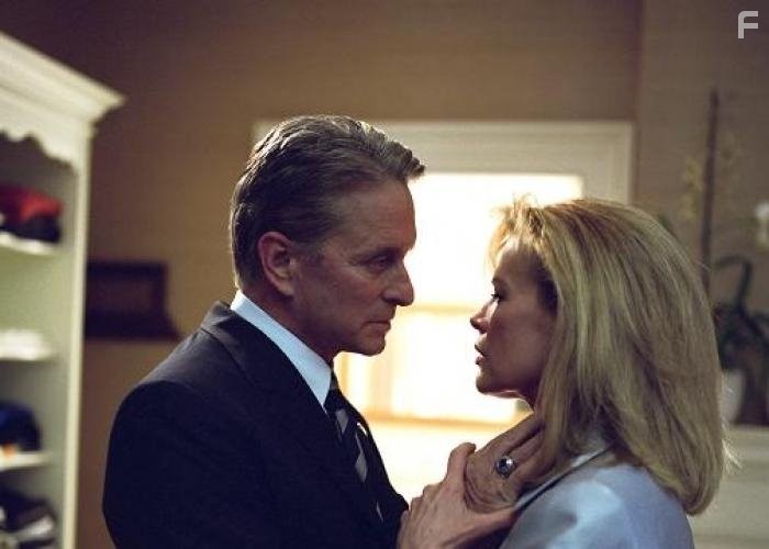 Kim Basinger and Michael Douglas in Охранник (2006)