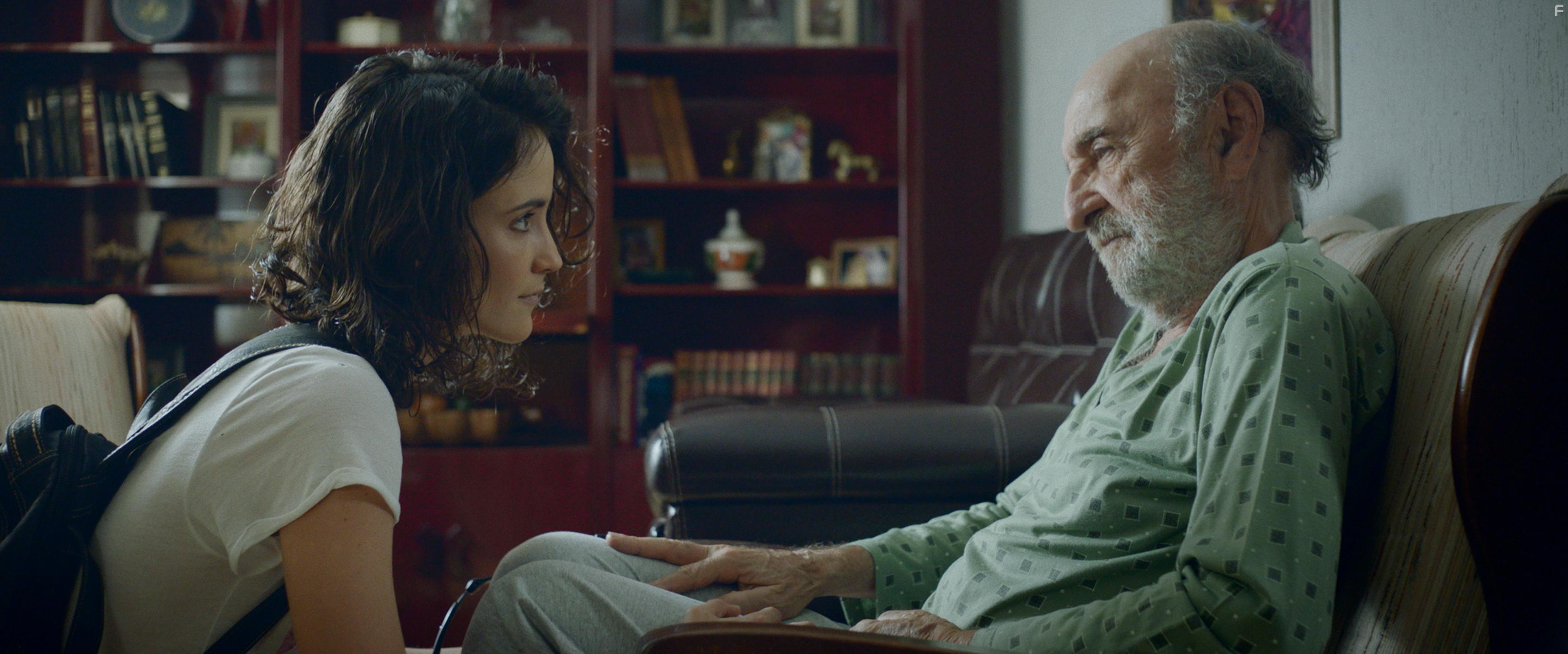 Ayla Gresta and Fernando Teixeira in Ainda Temos a Imensido da Noite (2019)