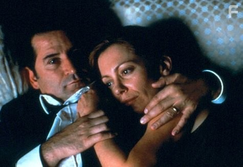Anthony LaPaglia and Kerry Armstrong in Лантана (2001)