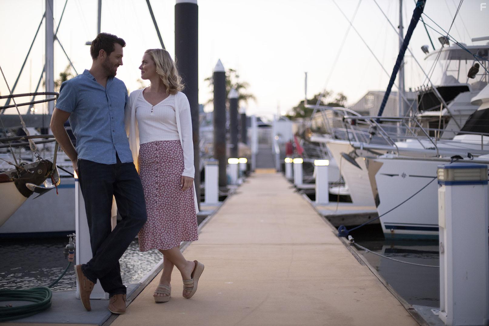 Cindy Busby and Tim Ross in Romance on the Menu (2020)