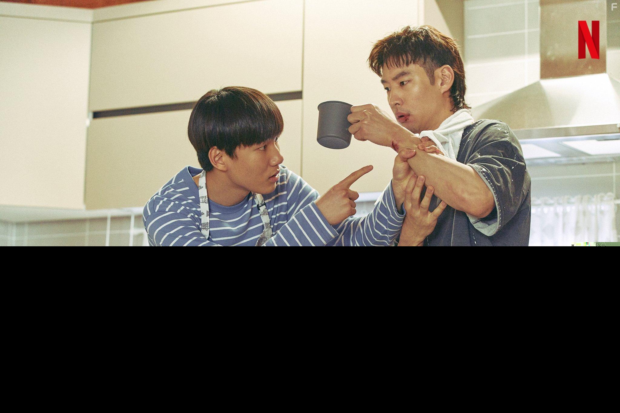 Lee Jehoon and Tang Joon-Sang in Move to Heaven (2021)