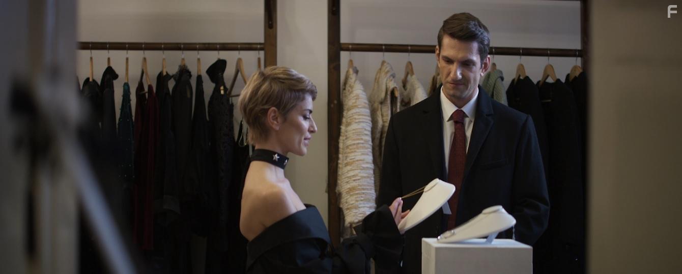 Marcel Dorian and Angela Kis in Introspectum Motel (2021)