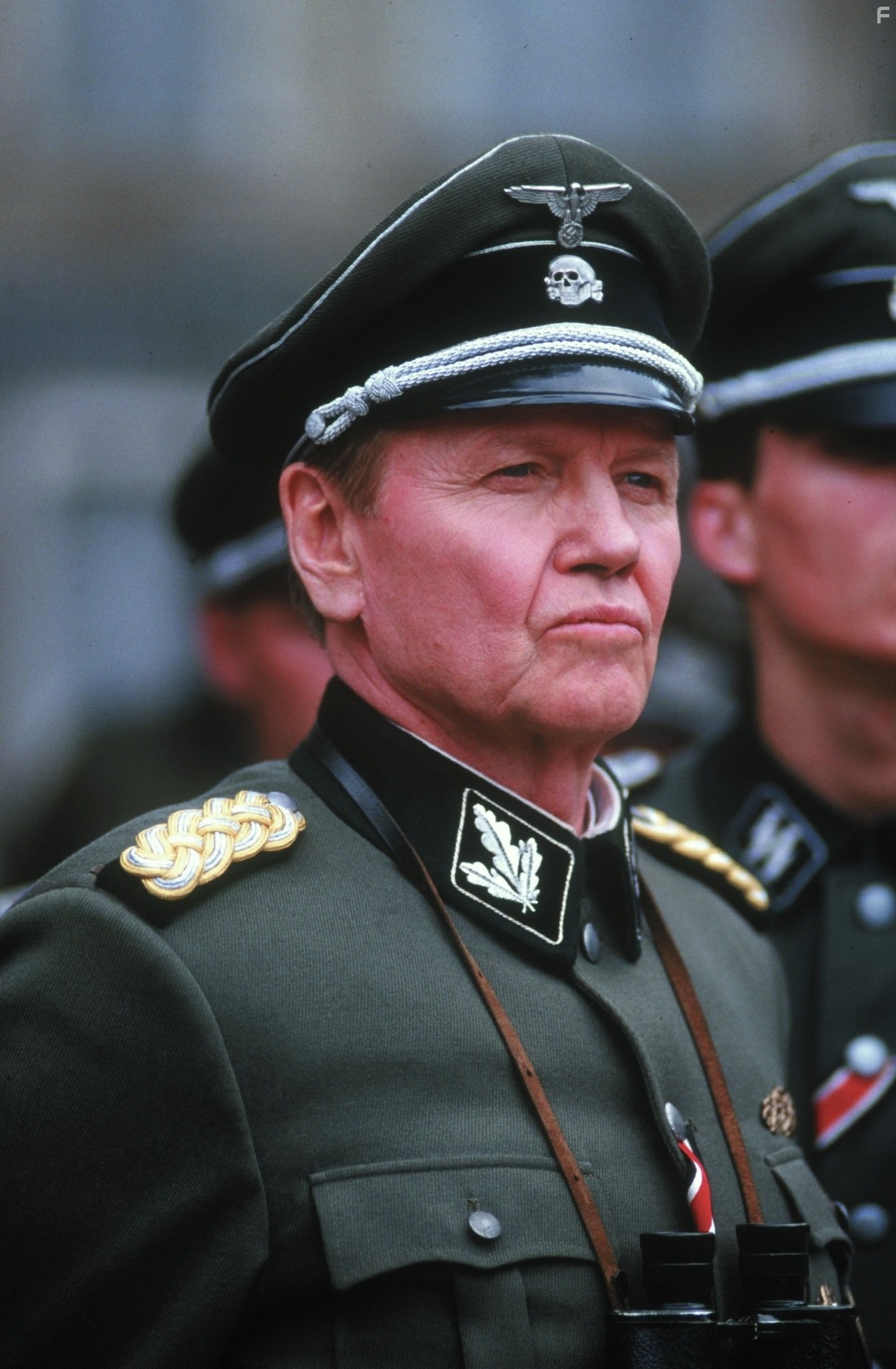 Jon Voight in Восстание (2001)