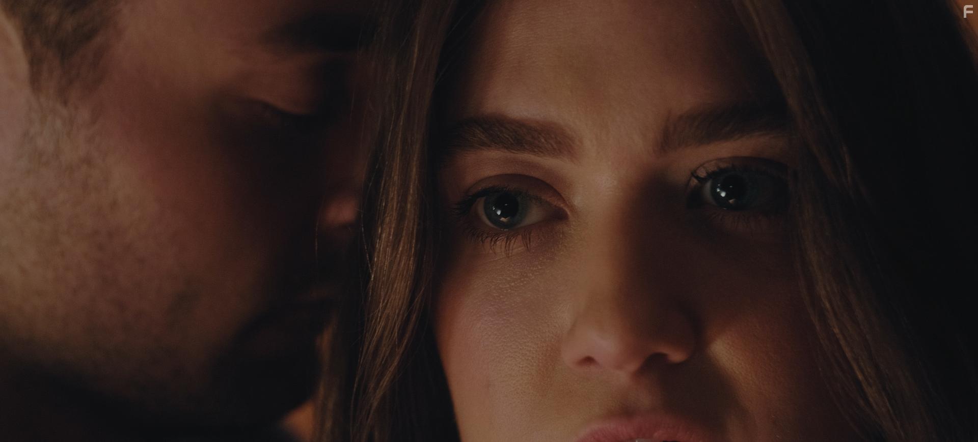 Erik Bloomquist and Peyton Michelle Edwards in Weekenders (2021)