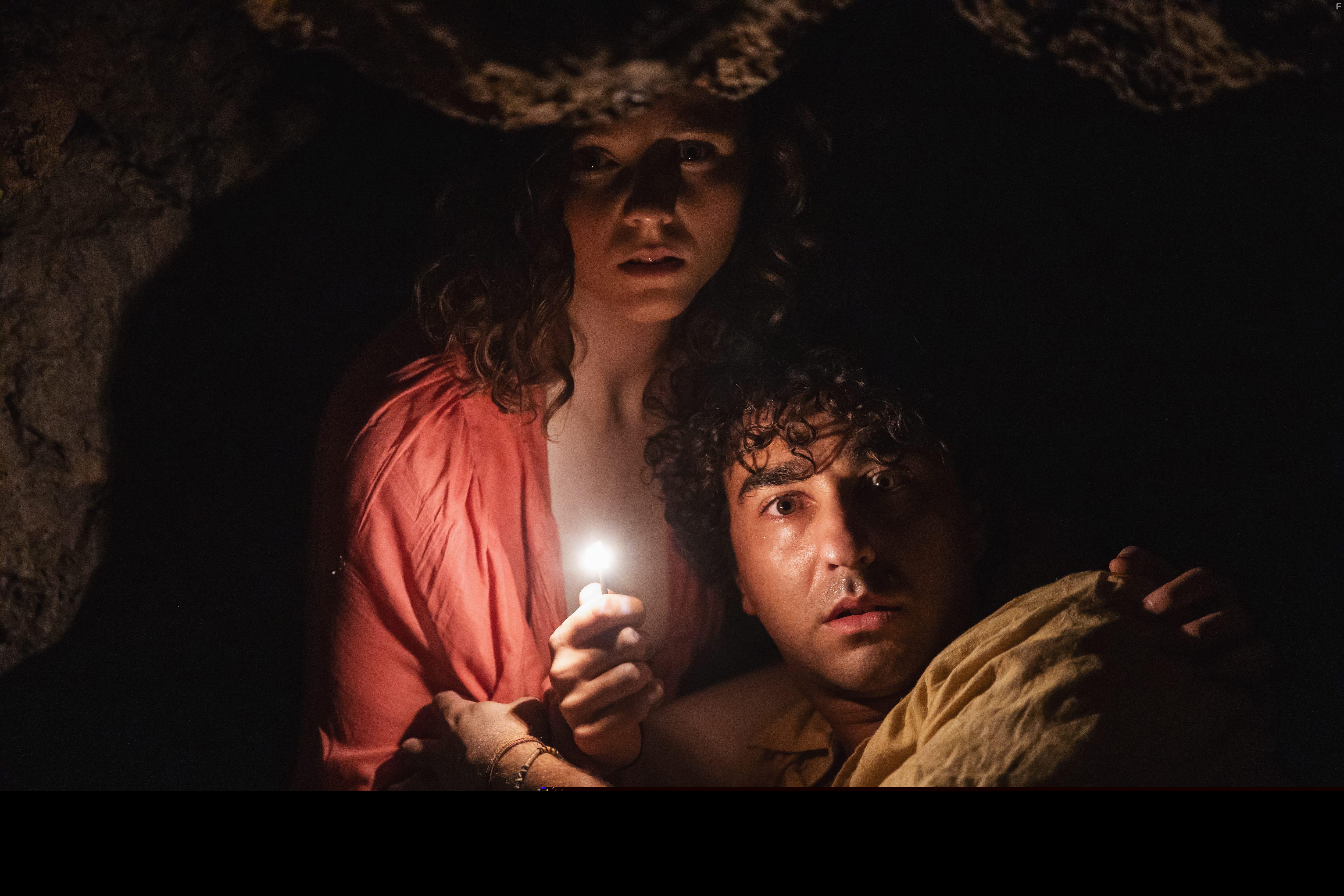 Alex Wolff and Thomasin McKenzie in Old (2021)