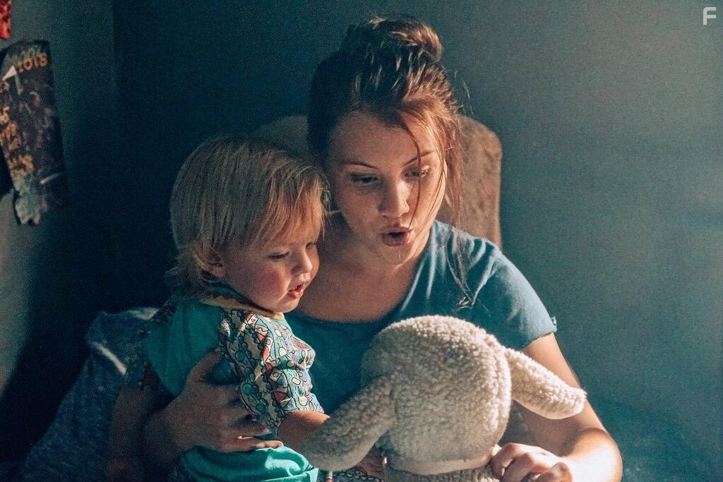 Still of Brooke Sorenson as Kim Lomack in Unearth