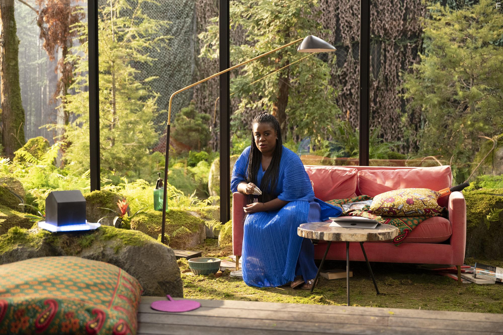 Uzo Aduba in Solos (2021)