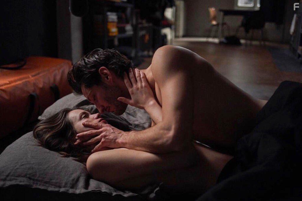 Pierre Niney and Stacy Martin in Amants (2020)