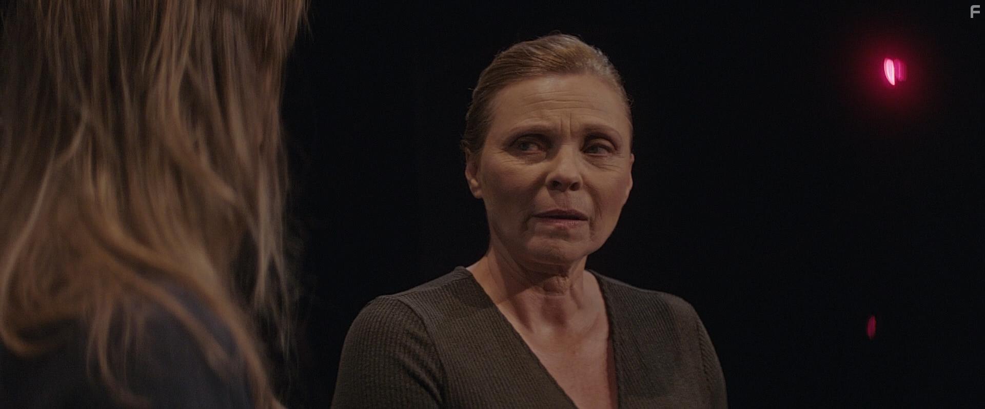 Marina Stephenson Kerr in Seance (2021)