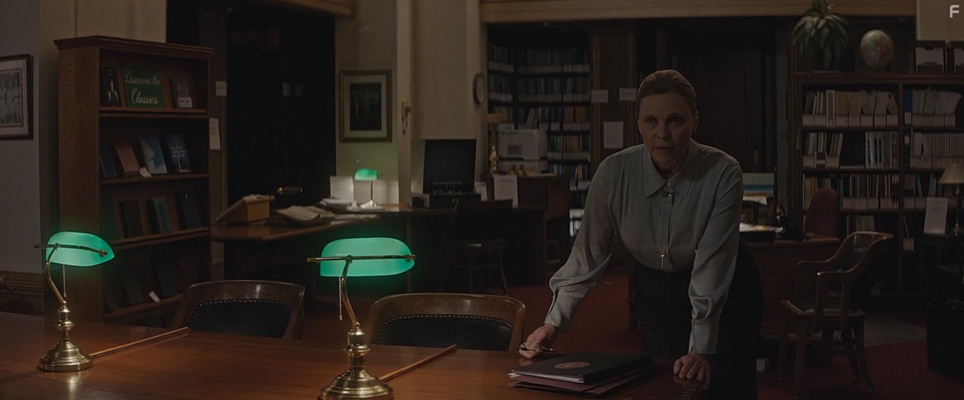 Marina Stephenson Kerr in Seance (2021)