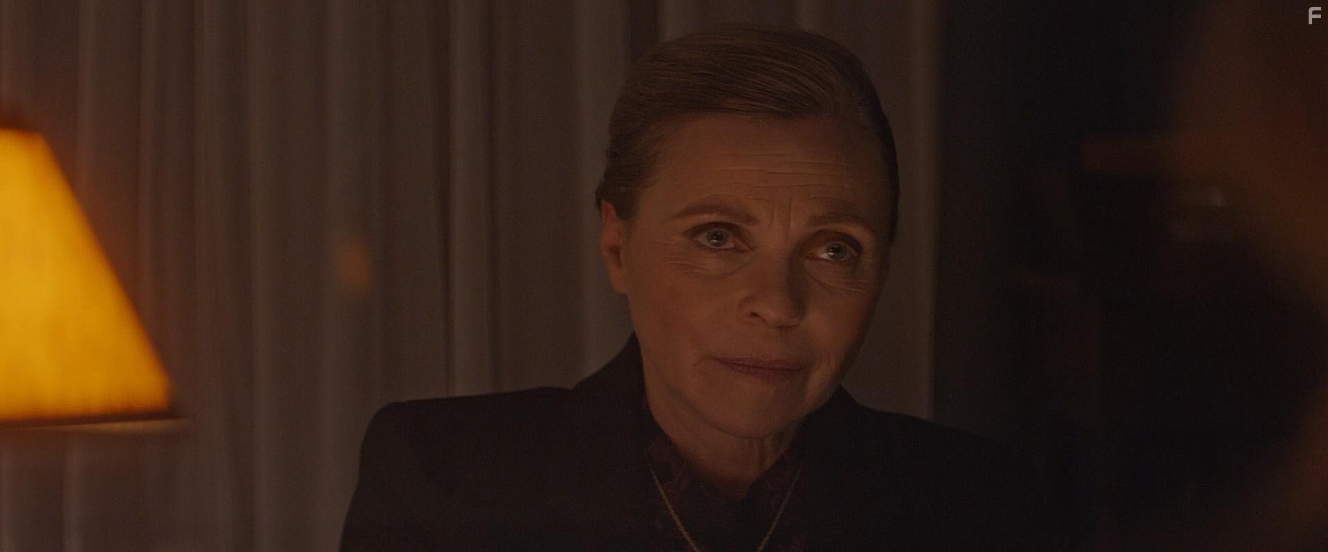 Marina Stephenson Kerr in Seance (2021)