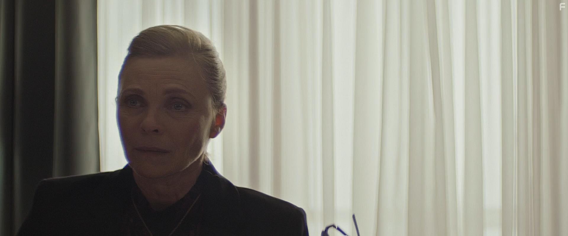 Marina Stephenson Kerr in Seance (2021)