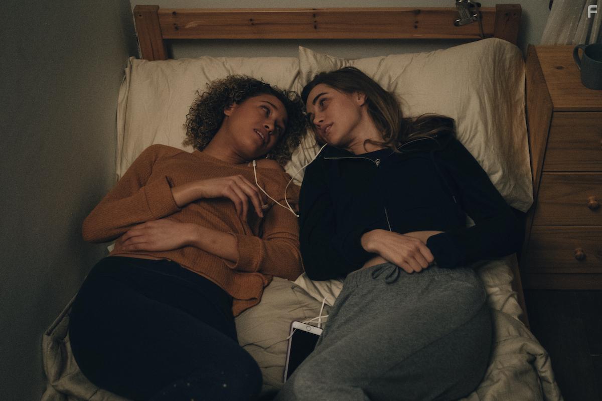 Suki Waterhouse and Ella-Rae Smith in Seance (2021)