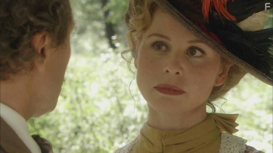 Anne Suarez in La maison des Rocheville (2010)
