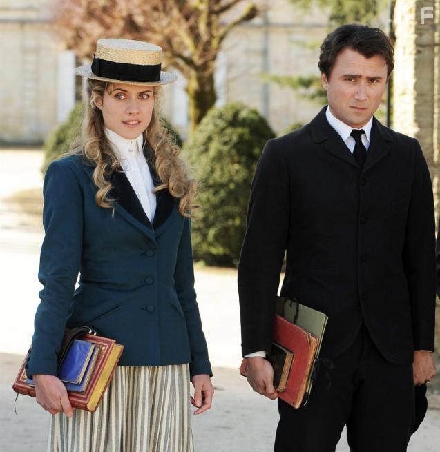 Alexandre Brasseur and Virginie Desarnauts in La maison des Rocheville (2010)