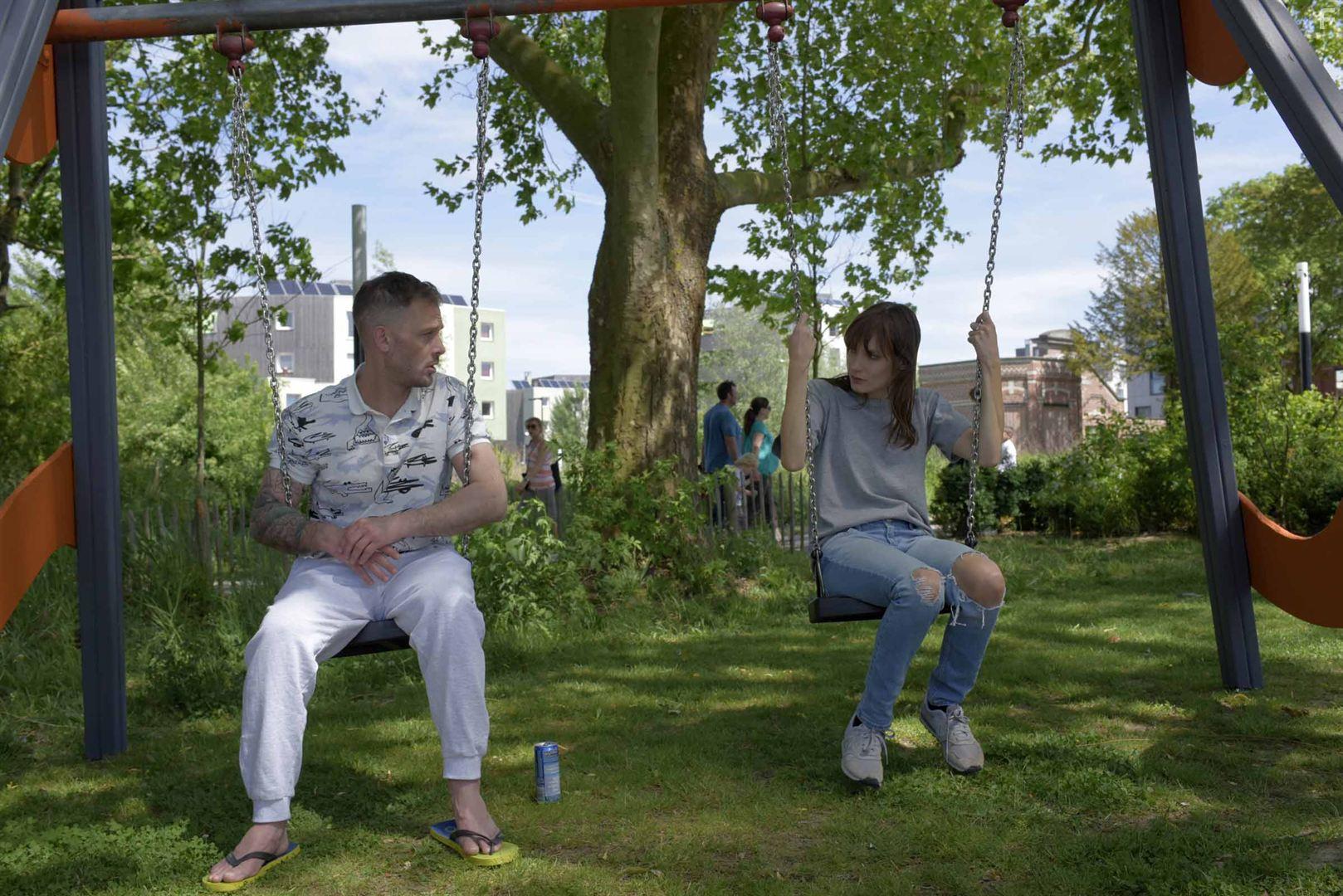 Nicolas Duvauchelle and Ana Girardot in Bonhomme (2018)