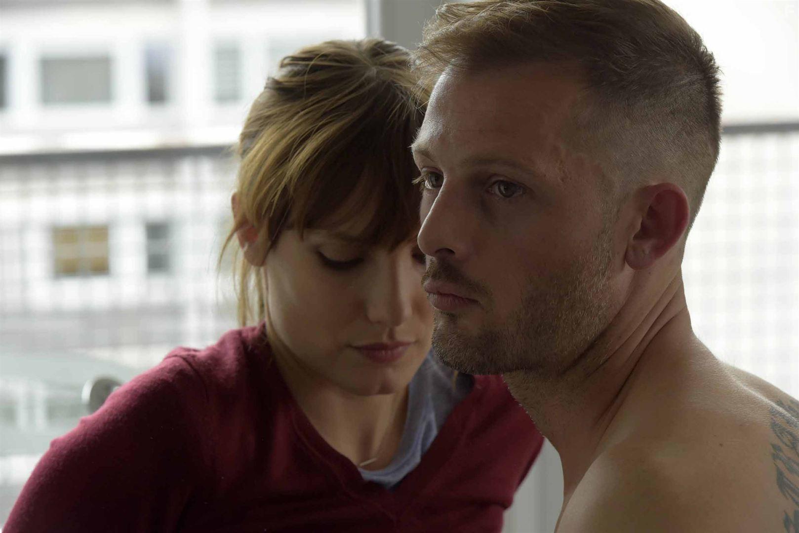 Nicolas Duvauchelle and Ana Girardot in Bonhomme (2018)