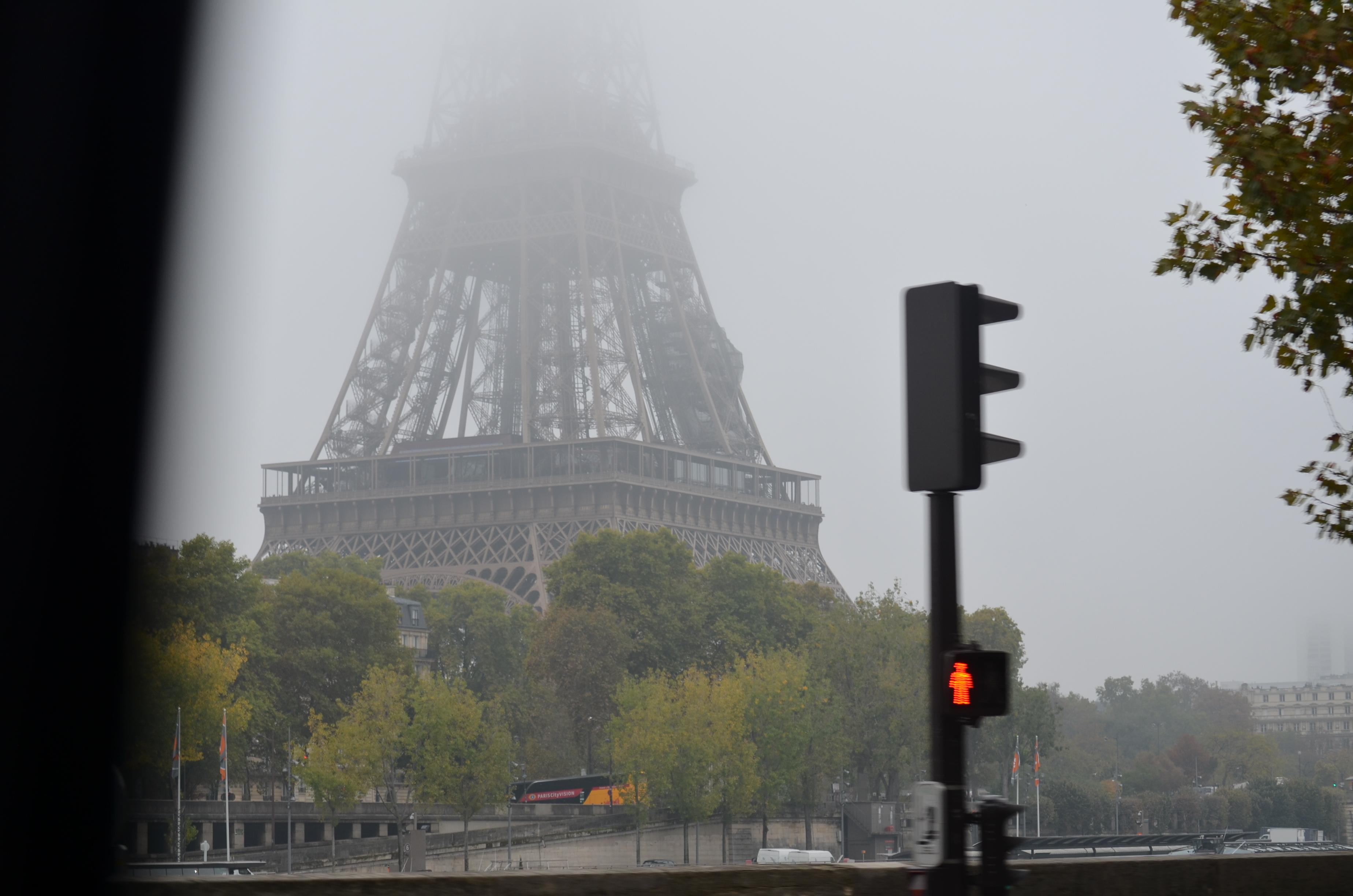 Attraction to Paris (2021)