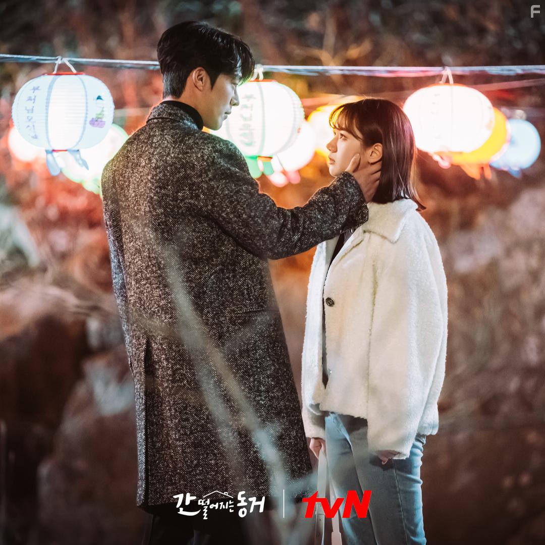 Hyeri Lee and Jang Ki-Yong in Gan Tteoleojineun Donggeo (2021)