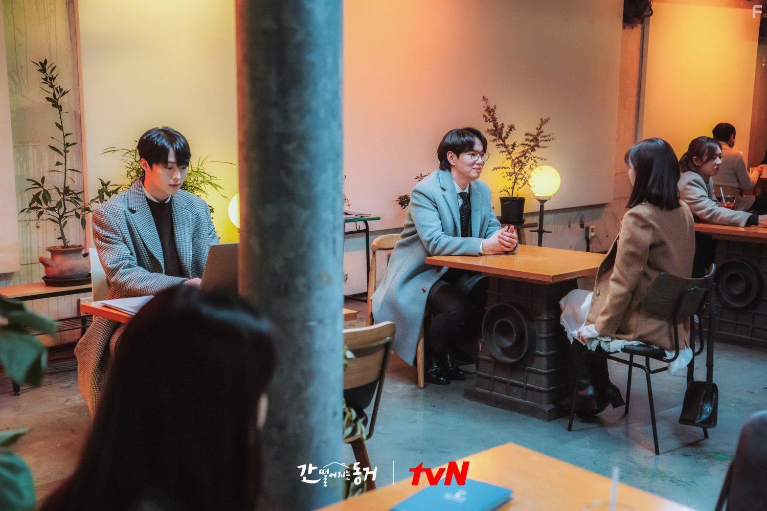 Sung-kyu Jang, Hyeri Lee, and Jang Ki-Yong in Gan Tteoleojineun Donggeo (2021)