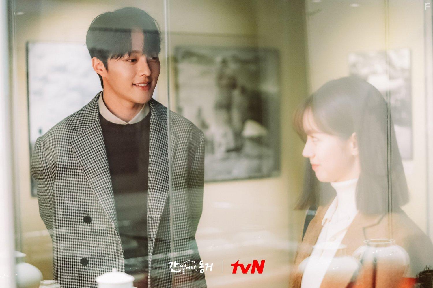 Hyeri Lee and Jang Ki-Yong in Gan Tteoleojineun Donggeo (2021)
