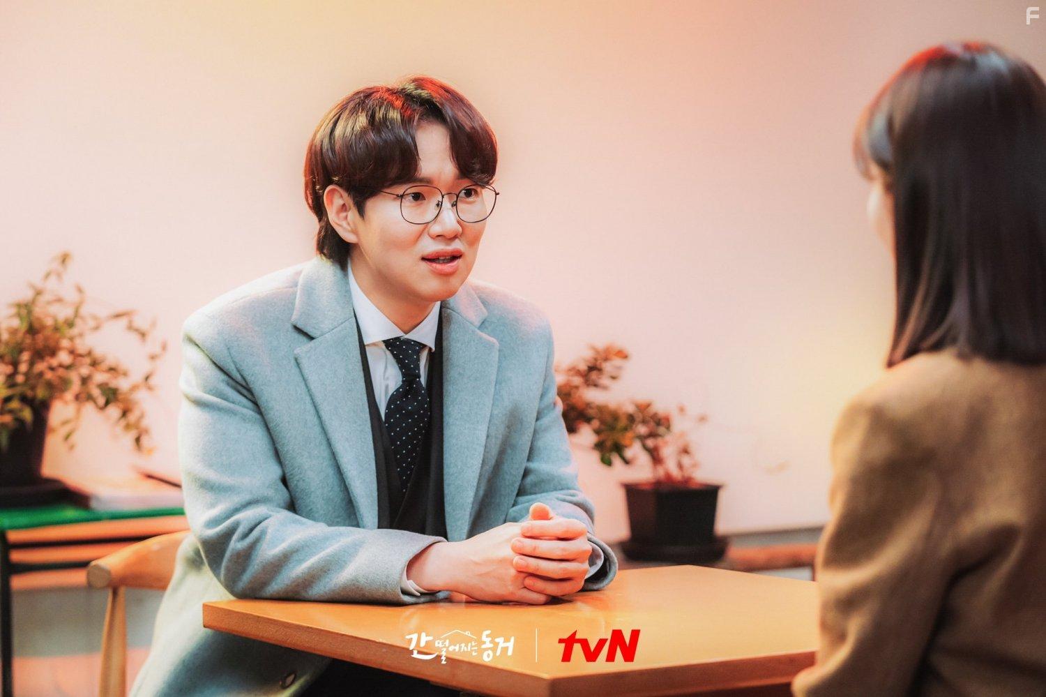 Sung-kyu Jang in Gan Tteoleojineun Donggeo (2021)