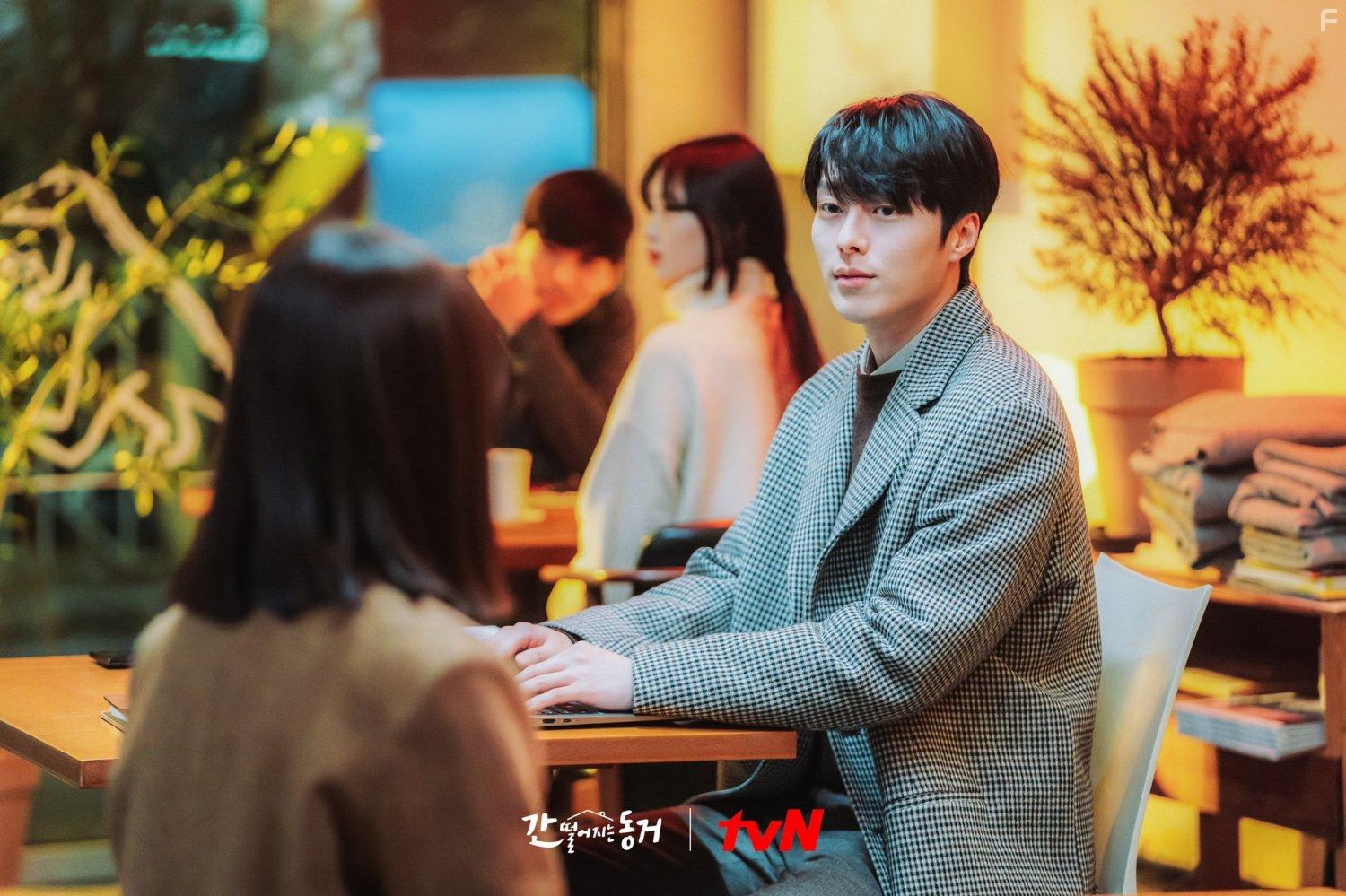 Jang Ki-Yong in Gan Tteoleojineun Donggeo (2021)