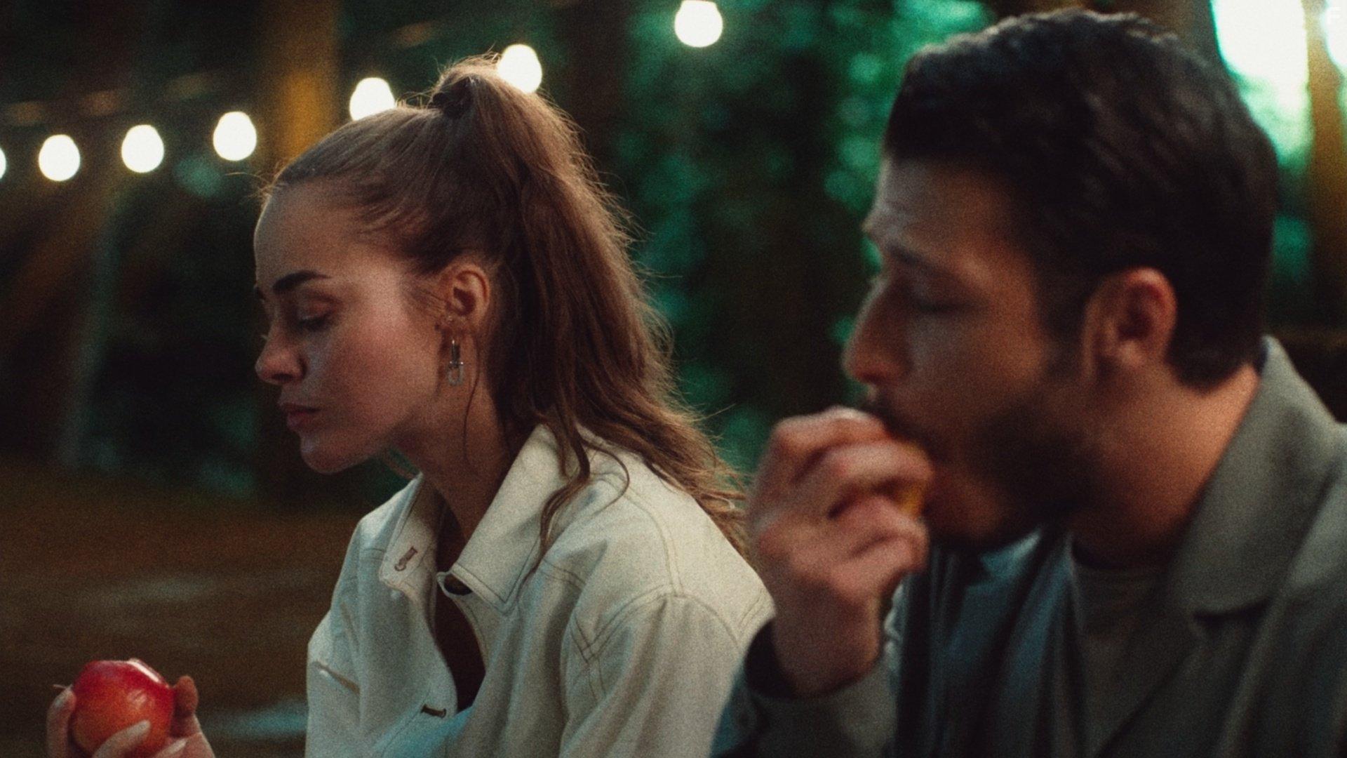 Bensu Soral and Kubilay Aka in Cam Tavanlar (2021)