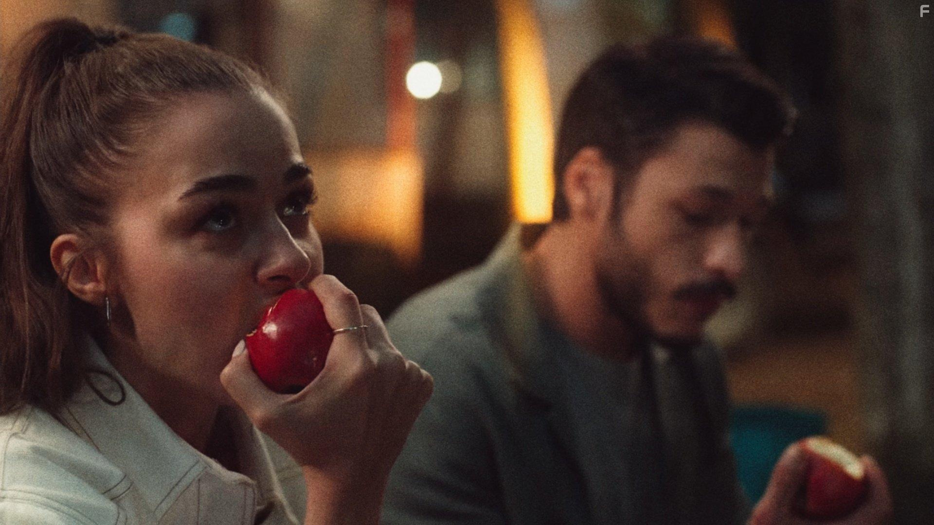 Bensu Soral and Kubilay Aka in Cam Tavanlar (2021)