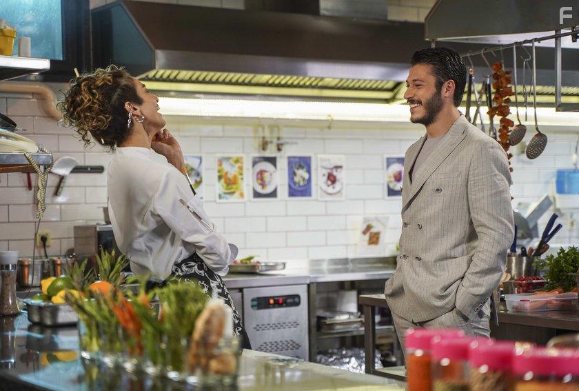 Beril Kayar and Kubilay Aka in Cam Tavanlar (2021)