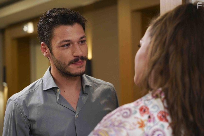 Kubilay Aka in Cam Tavanlar (2021)