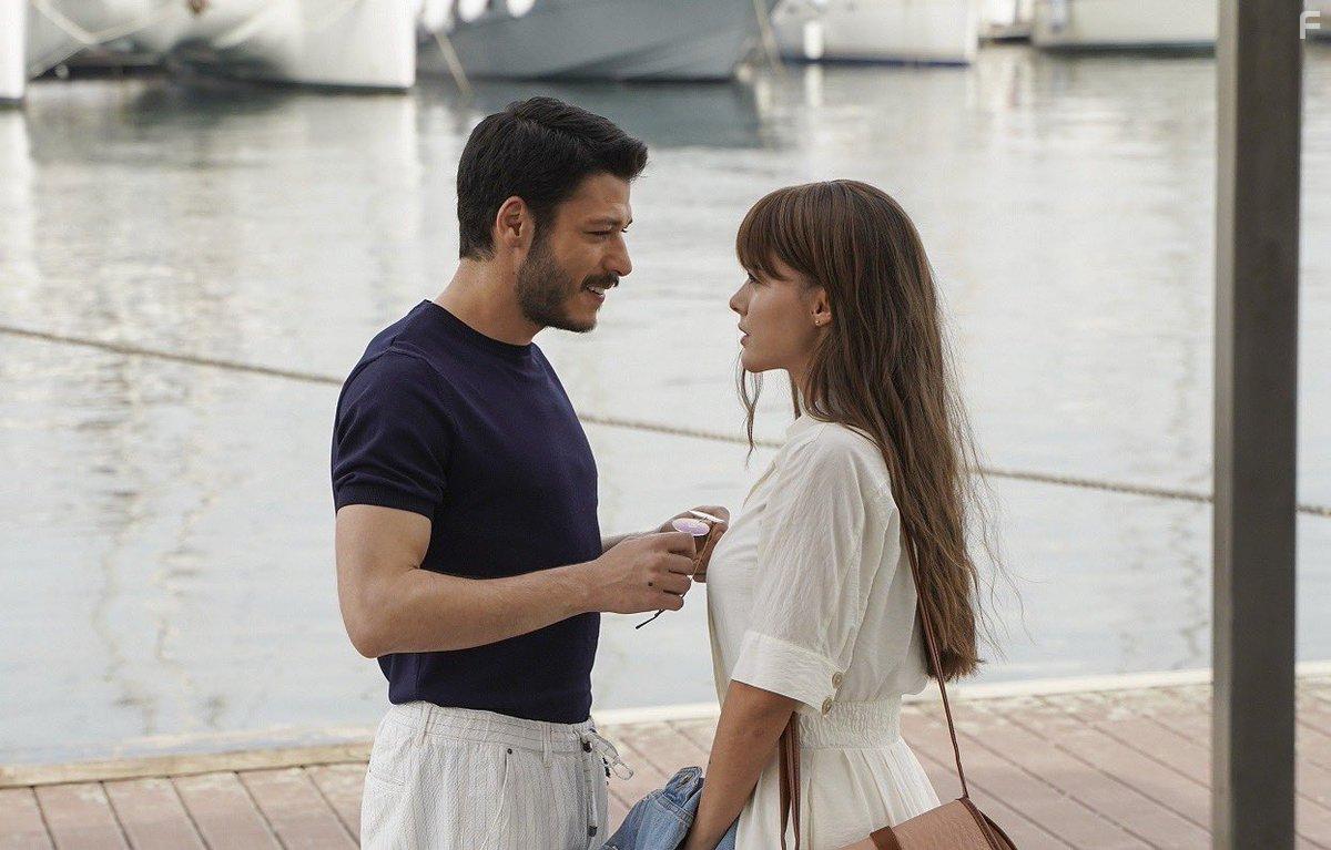 Bensu Soral and Kubilay Aka in Cam Tavanlar (2021)