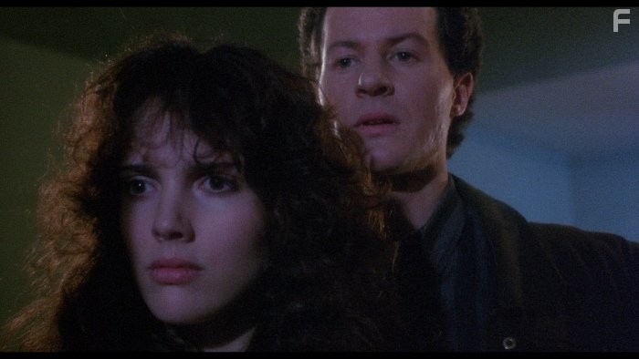 William Hope and Ashley Laurence in Yoсставший из ада II (1988)