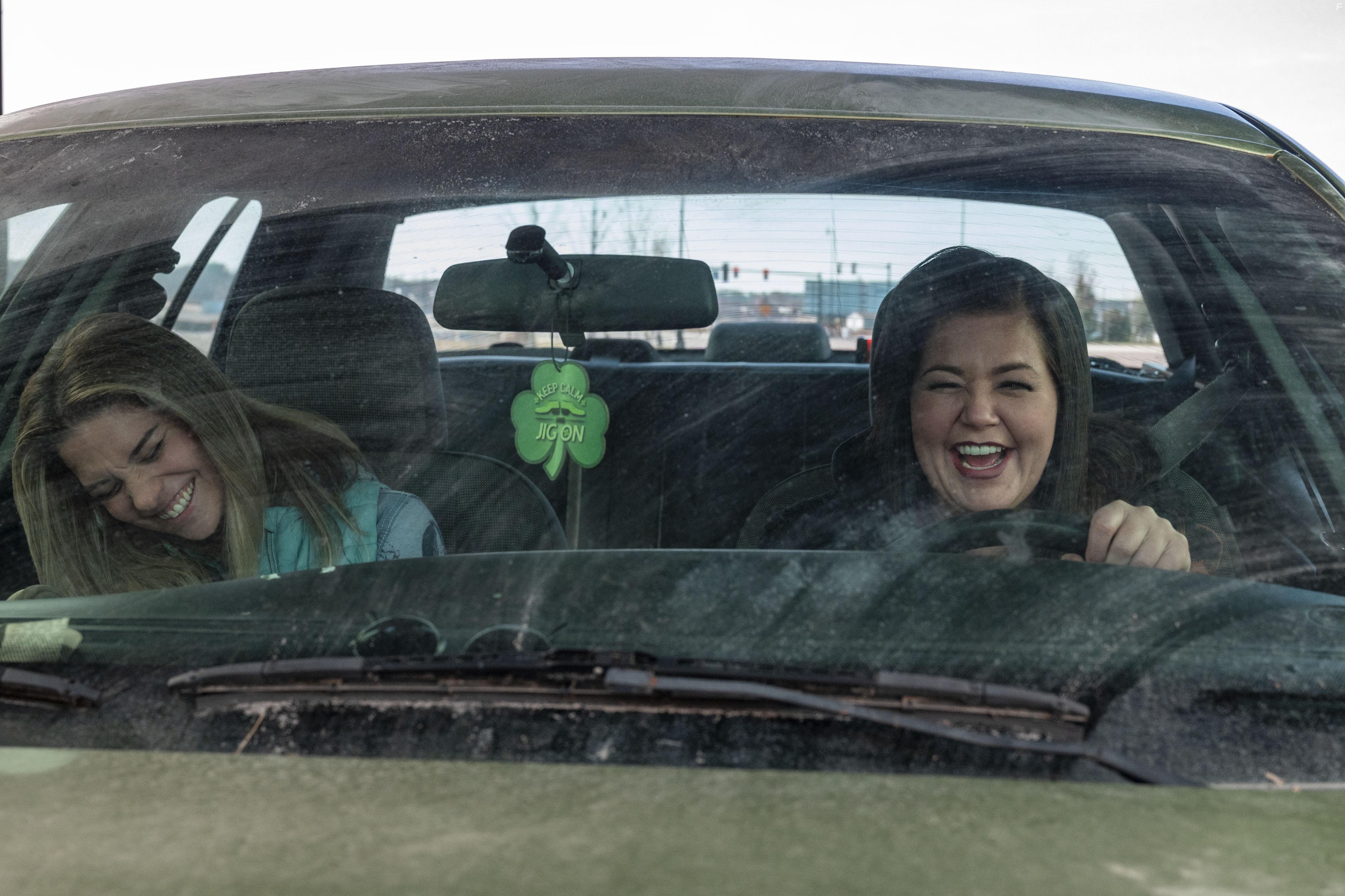 Annie Murphy and Mary Hollis Inboden in Kevin Can F**k Himself (2021)