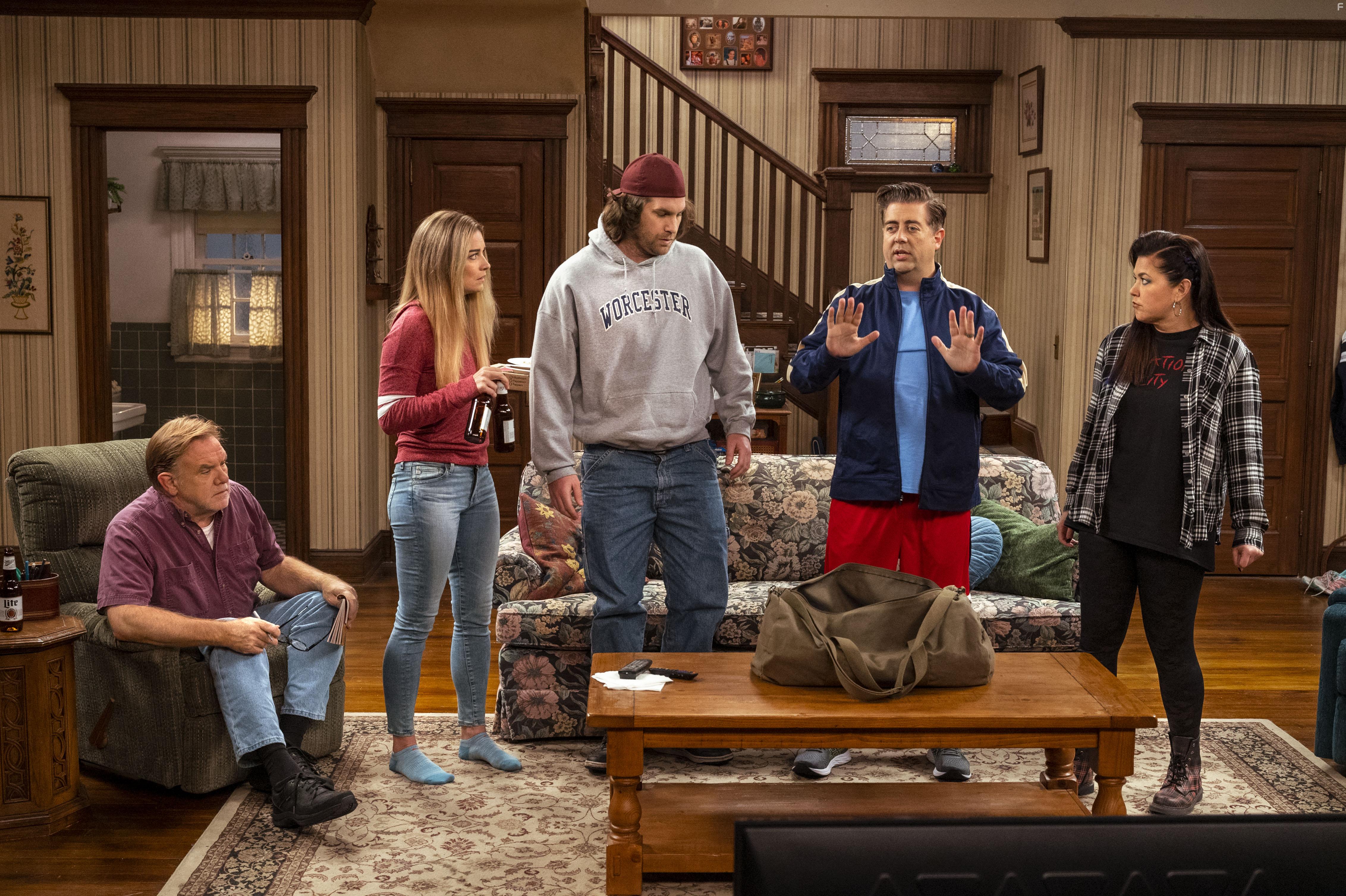 Brian Howe, Annie Murphy, Eric Petersen, Mary Hollis Inboden, and Alex Bonifer in Kevin Can F**k Himself (2021)